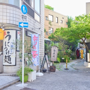 道順03 石畳の道を直進