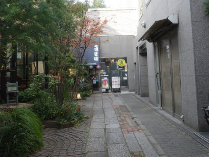 道順03 石畳の道を直進